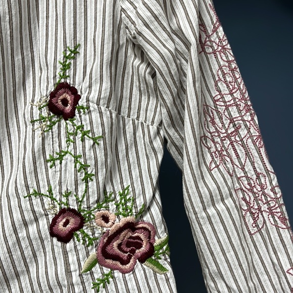 Floral shirt with buttons and longs sleeves - Picture 4 of 6